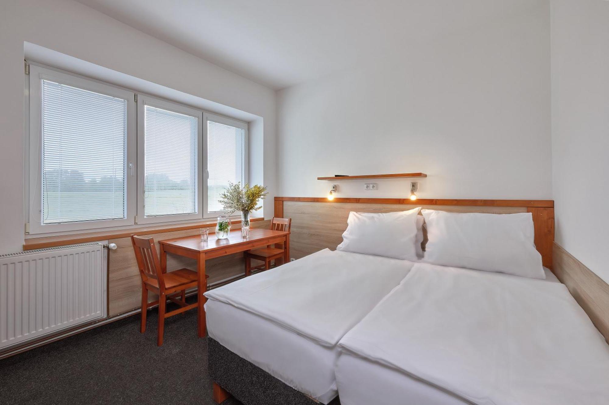 U Rybnika Smrcna Hotel โนวา บิสทริตเซ ภายนอก รูปภาพ