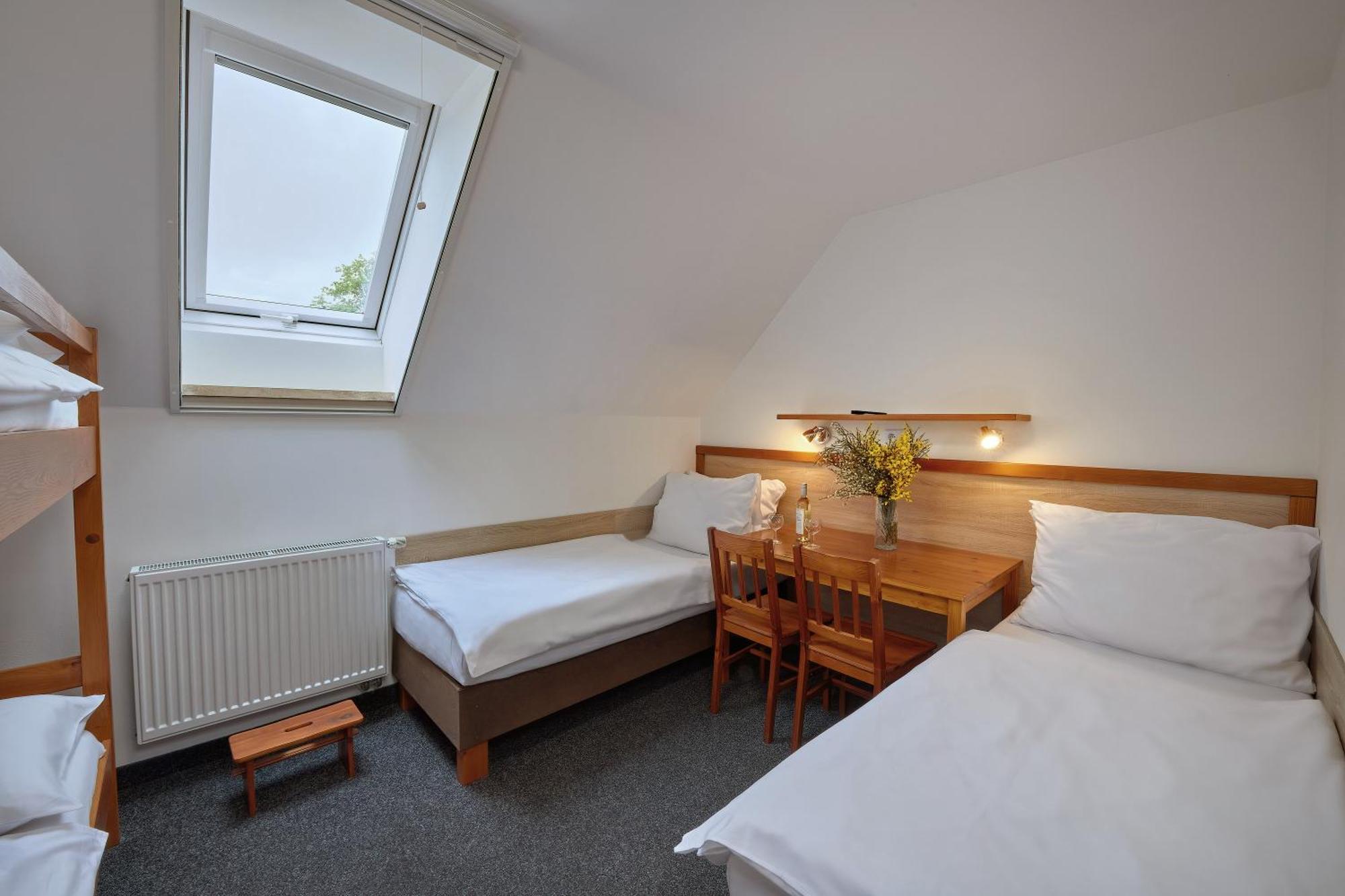 U Rybnika Smrcna Hotel โนวา บิสทริตเซ ภายนอก รูปภาพ