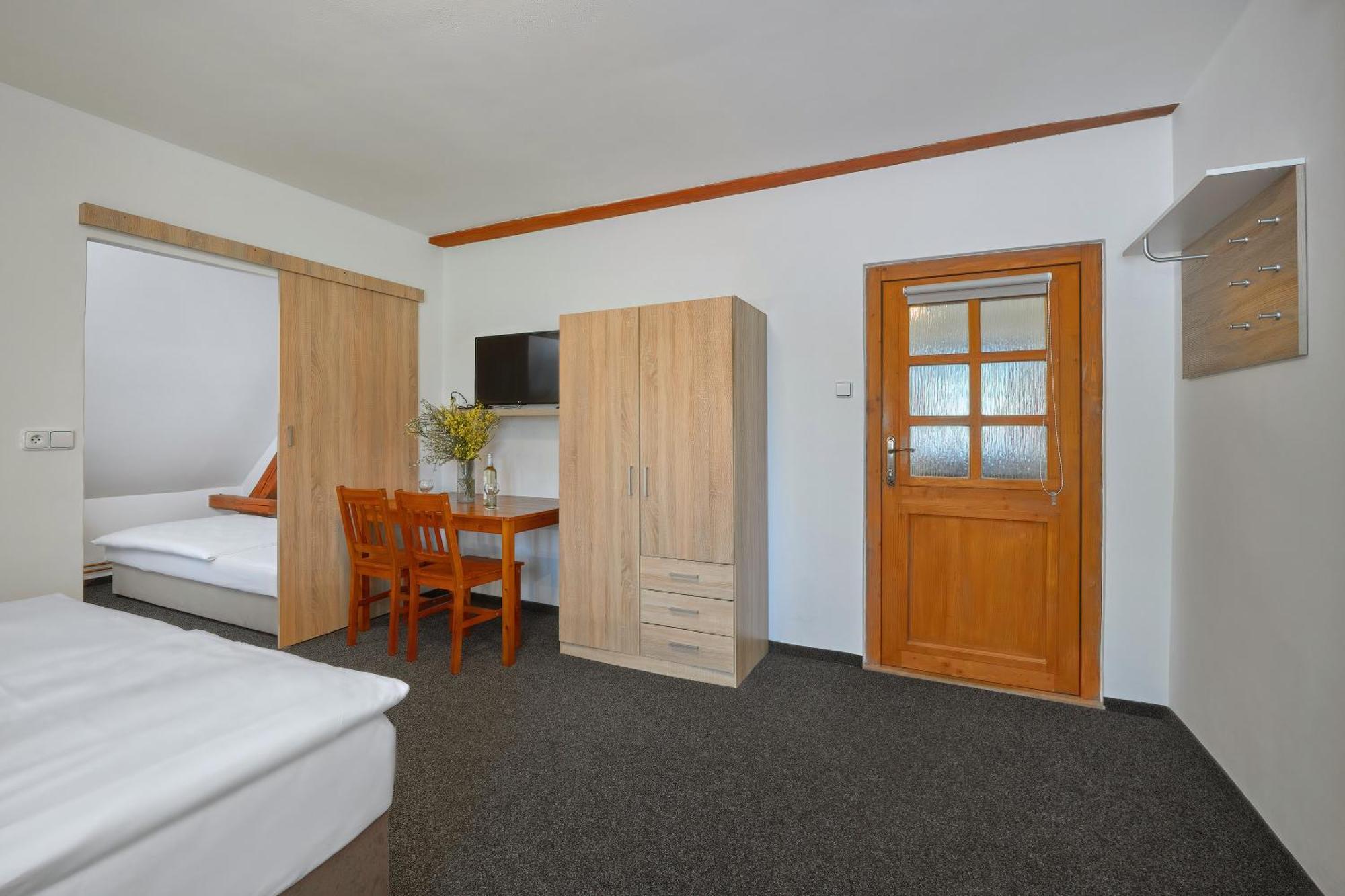 U Rybnika Smrcna Hotel โนวา บิสทริตเซ ภายนอก รูปภาพ