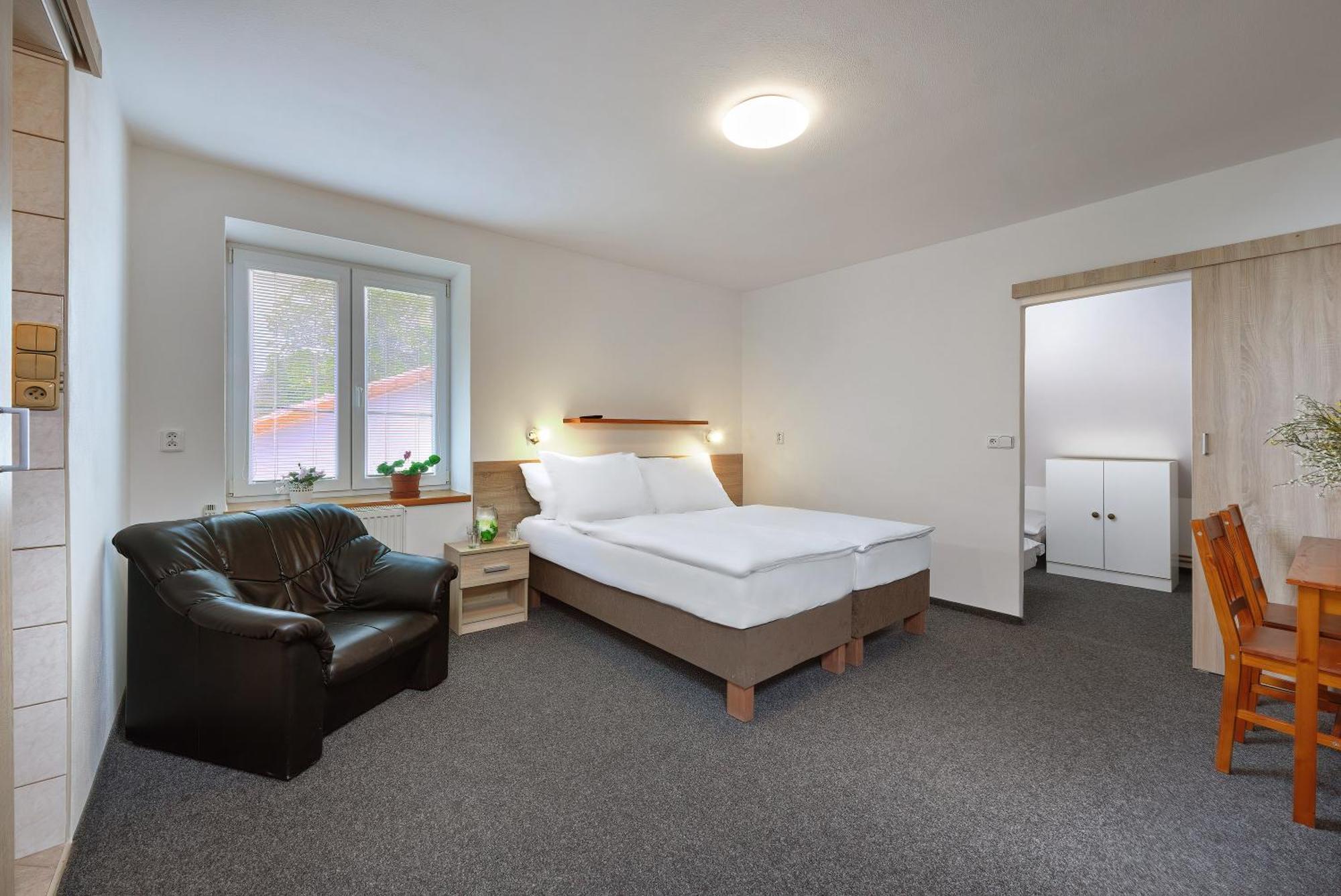 U Rybnika Smrcna Hotel โนวา บิสทริตเซ ภายนอก รูปภาพ