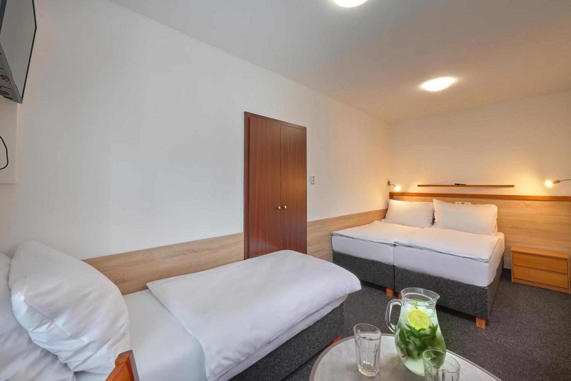 U Rybnika Smrcna Hotel โนวา บิสทริตเซ ภายนอก รูปภาพ